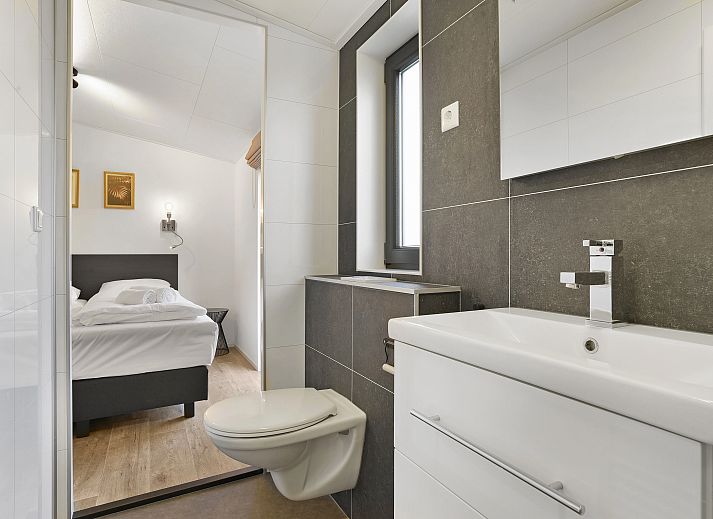 Ruime zithoek in vakantiehuis Sallandse Heuvelrug 4C, Hoge Hexel, met panoramisch uitzicht.