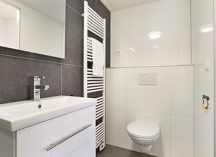 Ruime zithoek in vakantiehuis Sallandse Heuvelrug 4C, Hoge Hexel, met panoramisch uitzicht.