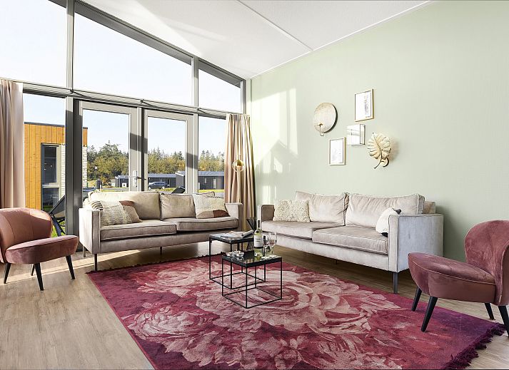 Sallandse Heuvelrug 6-person bungalow with terrace in Hoge Hexel, Twente, Overijssel.