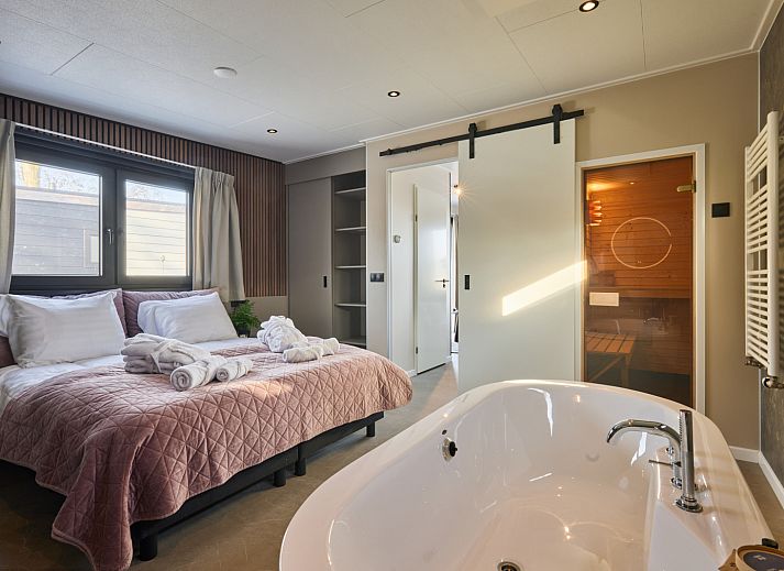 Verblijf 524626 - Vakantiewoning Twente - Happy Oak wellnesslodge met bubbeltub, ligbad, sauna en