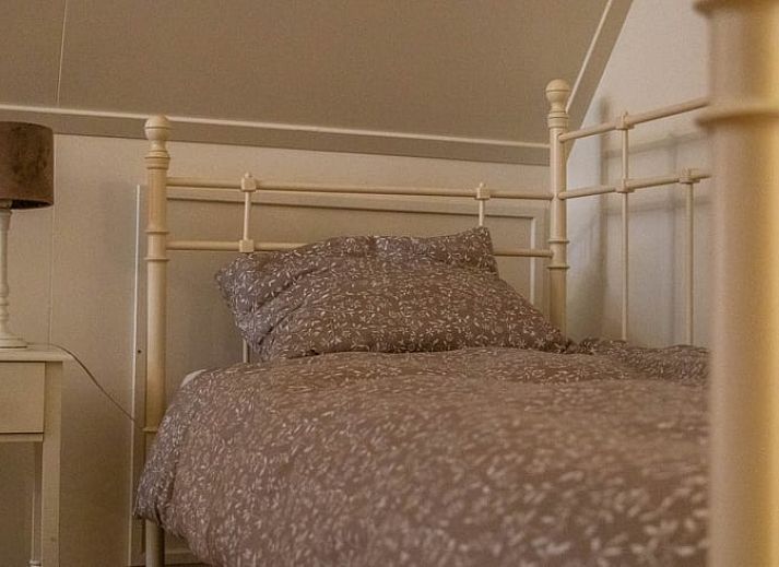 Stylish kitchen in vacation home Manderveen, Twente, overlooking the garden in Overijssel.