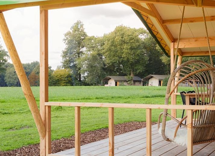 Ferienhaus in Buurse, Twente, Overijssel mit Blick auf gruene Felder und die umliegende Natur.