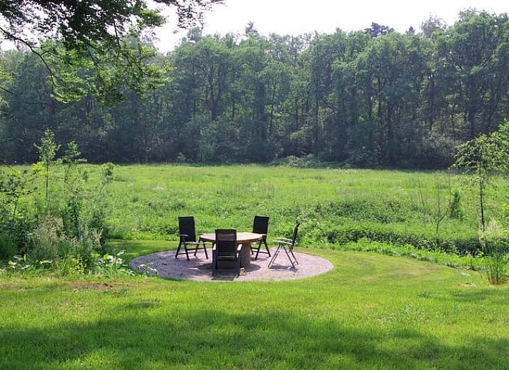 Vakantiehuisje in Buurse met ruime terrassen, ideaal voor ontspanning in Twente, Overijssel.