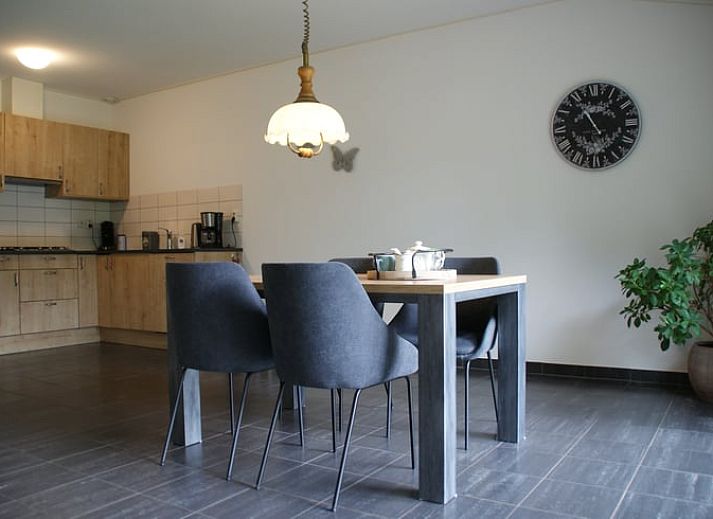 Sfeervolle slaapkamer in Vakantiehuisje in Buurse, perfect voor een goede nachtrust in Twente.