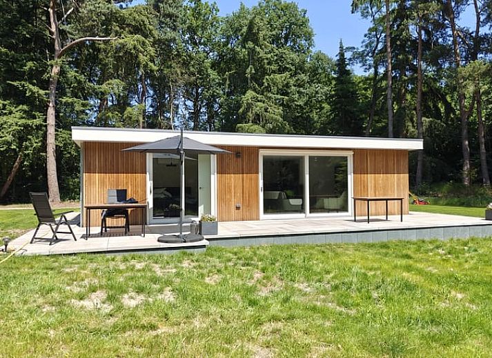 Modern vacation home Cottage in Buurse with wooden facade in Twente, Overijssel surrounded by nature.