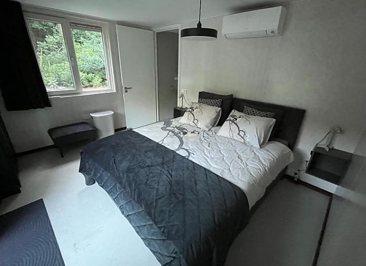 Modern vacation home Cottage in Buurse with wooden facade in Twente, Overijssel surrounded by nature.