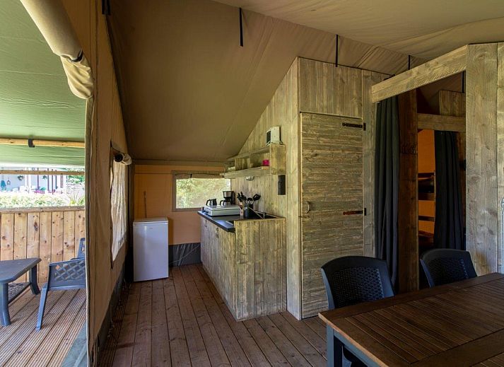 Verblijf 525309 - Tenthuis Twente - Safaritent 6 personen incl. sanitair met glijbaan