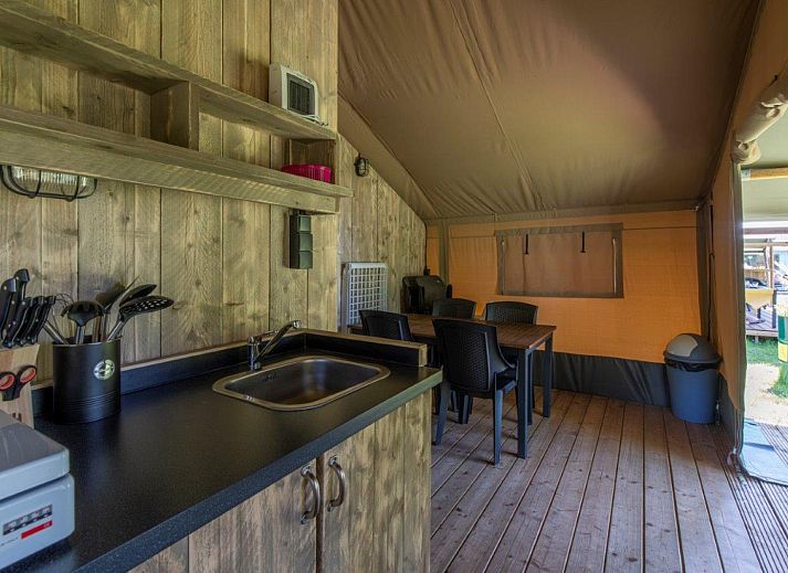 Verblijf 525309 - Tenthuis Twente - Safaritent 6 personen incl. sanitair met glijbaan