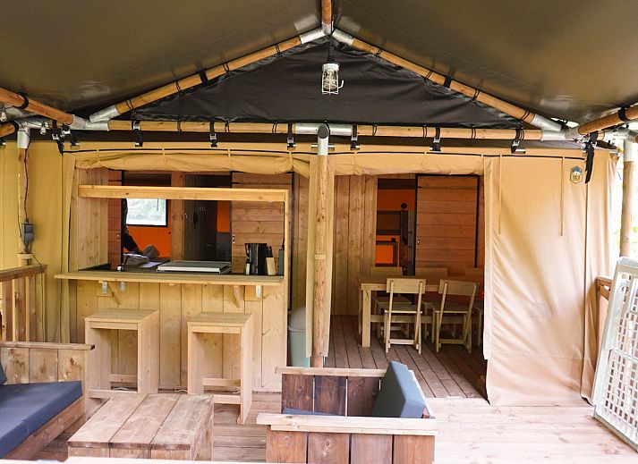 Verblijf 525310 - Tenthuis Twente - Safaritent 6 personen incl. sanitair aan het meer