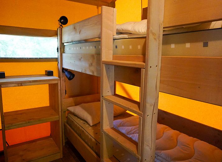 Verblijf 525310 - Tenthuis Twente - Safaritent 6 personen incl. sanitair aan het meer