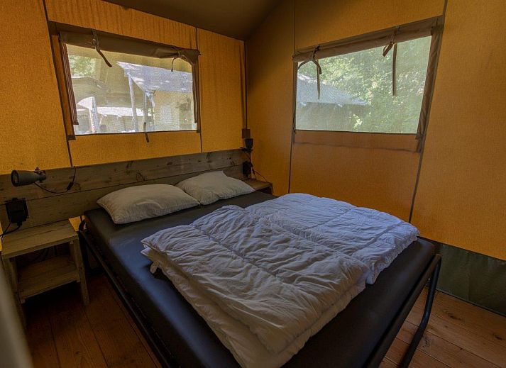 Verblijf 525315 - Tenthuis Twente - Safaritent 4 personen incl. sanitair aan het meer