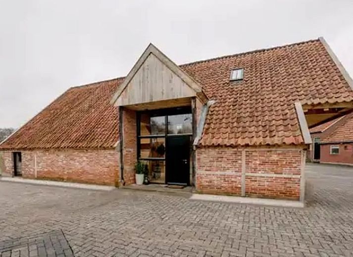 Cottage in Agelo, a charming vacation home in Twente, Overijssel, surrounded by nature and rustic architecture.