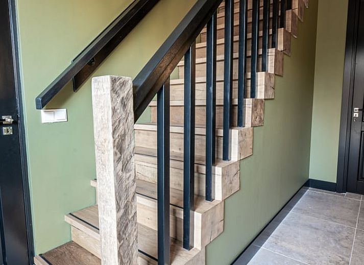 Geraeumiges, modern eingerichtetes Esszimmer in einem Ferienhaus in Glane, Twente, Overijssel.