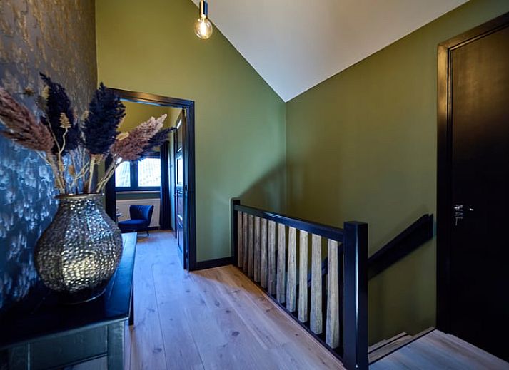 Geraeumiges, modern eingerichtetes Esszimmer in einem Ferienhaus in Glane, Twente, Overijssel.