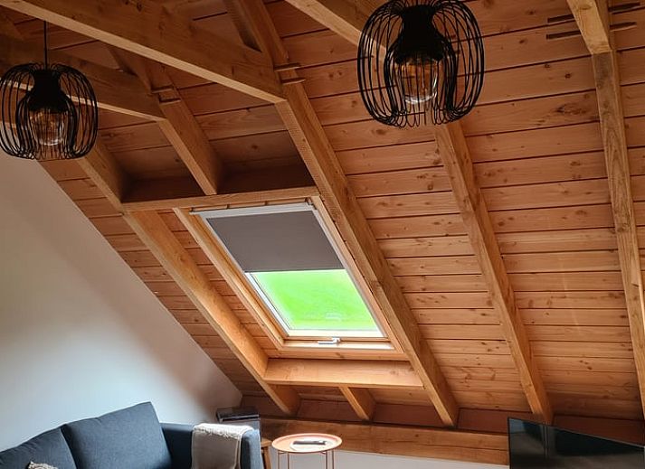 Rustige tuin bij Vakantiehuisje in Hengevelde, Twente met uitzicht op groen landschap.