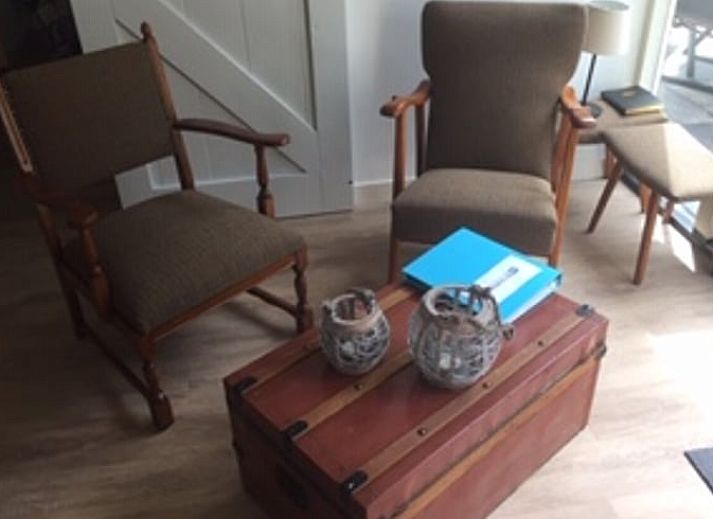 Gemuetlicher Essbereich im Ferienhaus in Boekelo, Overijssel, ideal fuer eine entspannte Mahlzeit.