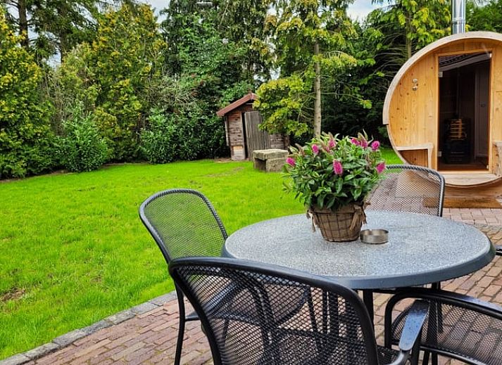 Geniessen Sie den luxurioesen Jacuzzi im Ferienhaus in Lonneker, Twente, umgeben von der Natur der Overijssel.