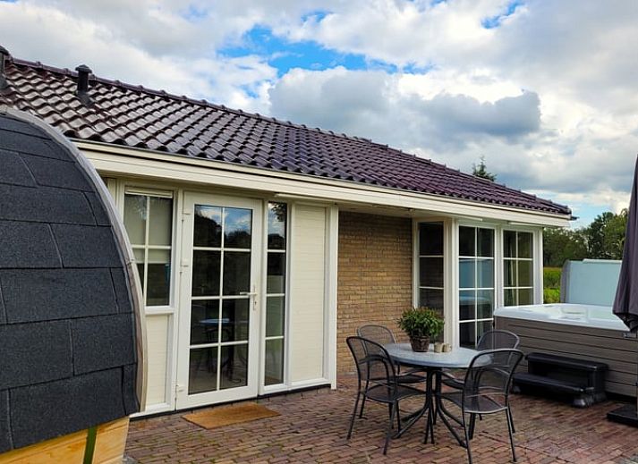 Rustikale Sauna im Ferienhaus in Lonneker, Twente, bietet Entspannung inmitten der Natur in Overijssel.