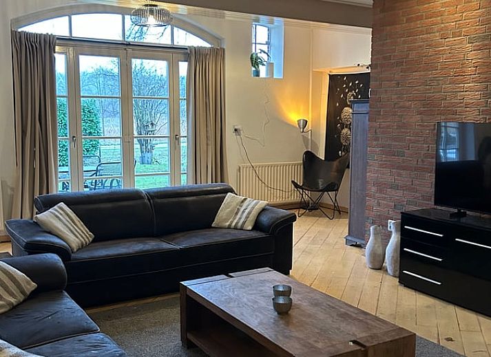 Gemuetliches Schlafzimmer im Ferienhaus in Goor, Twente, Overijssel, mit bequemem Doppelbett fuer einen erholsamen Aufenthalt.