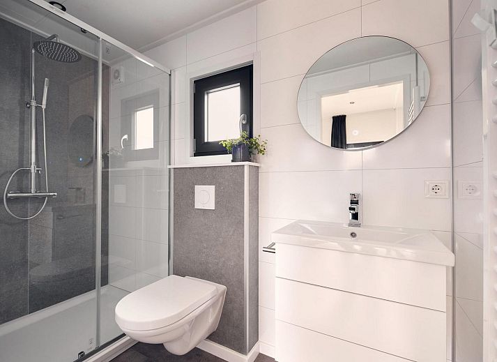 Gemuetlicher Innenbereich der Ferienvilla Amalia 2, Lattrop-Breklenkamp, Twente, mit Blick auf die Natur.