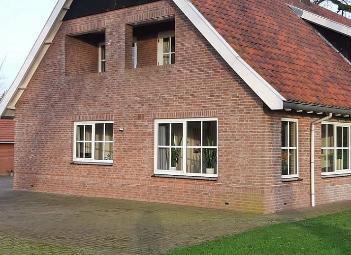 Vacation home in Lattrop Breklenkamp with charming brick facade in Twente, Overijssel.