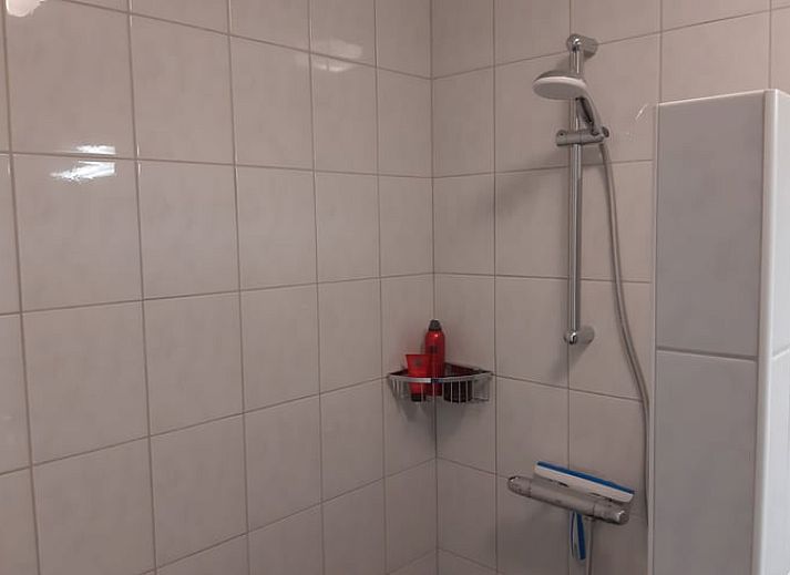 Vacation home in Lattrop Breklenkamp with spacious driveway and green surroundings in Twente, Overijssel.