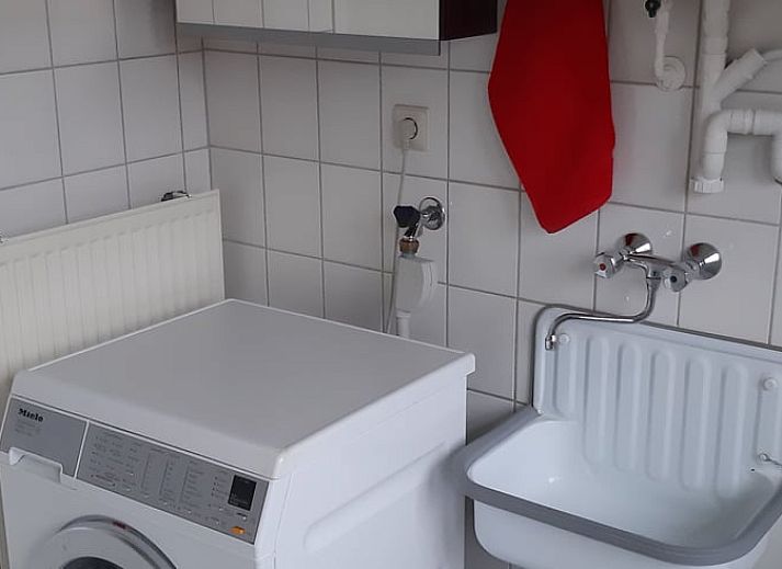 Autumn colors surround Holiday home in Lattrop Breklenkamp, beautifully located in Twente, Overijssel.