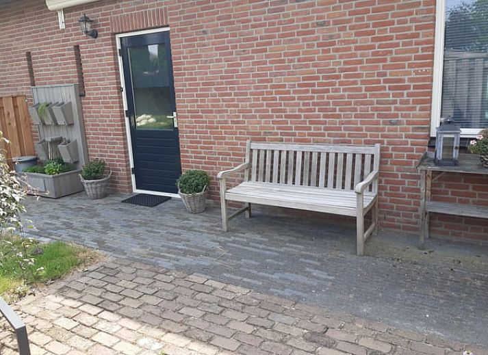 Comfortabele slaapkamer in Vakantiehuis in De Pollen, Vriezenveen, Twente, met kleurrijk beddengoed.
