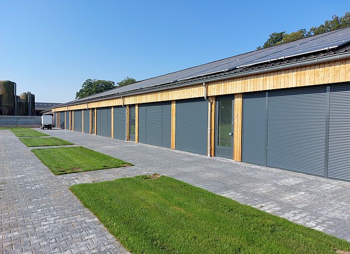 OV657 Ferienhaus in Hertme, Twente mit moderner Veranda und schoener Aussicht auf die Umgebung.