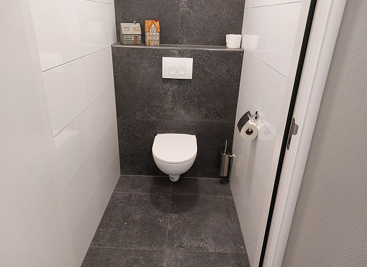 Komfortables Schlafzimmer im Ferienhaus OV657 in Hertme, Twente mit Gartenblick.