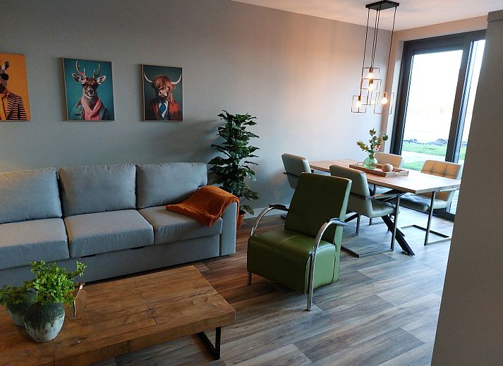 OV657 Ferienhaus in Hertme, Twente mit grosser Terrasse und hoelzernem Sichtschutz.