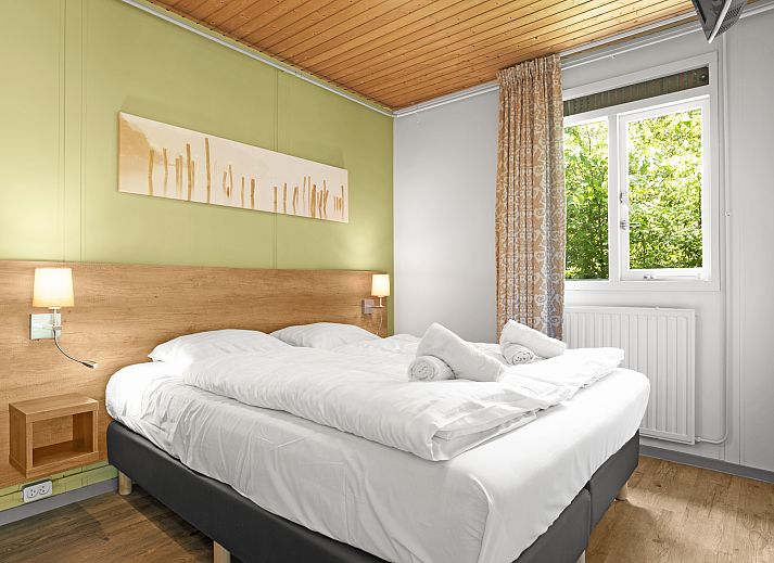 Moderne keuken en eetruimte in Twenhaarsveld 4-persoons bungalow 4C, gelegen in Holten, Salland.