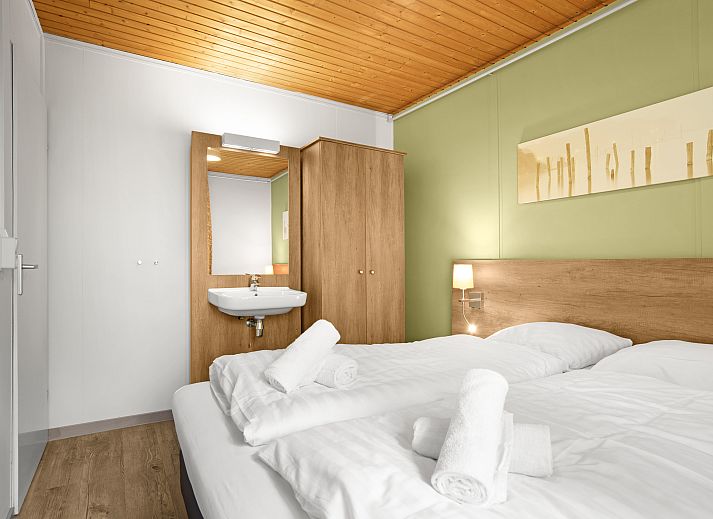 Moderne keuken en eetruimte in Twenhaarsveld 4-persoons bungalow 4C, gelegen in Holten, Salland.