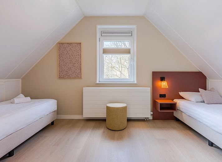 Gemuetliche Sitzecke mit Blick auf den Garten im 6-Bett-Bungalow Twenhaarsveld, Holten, Overijssel.