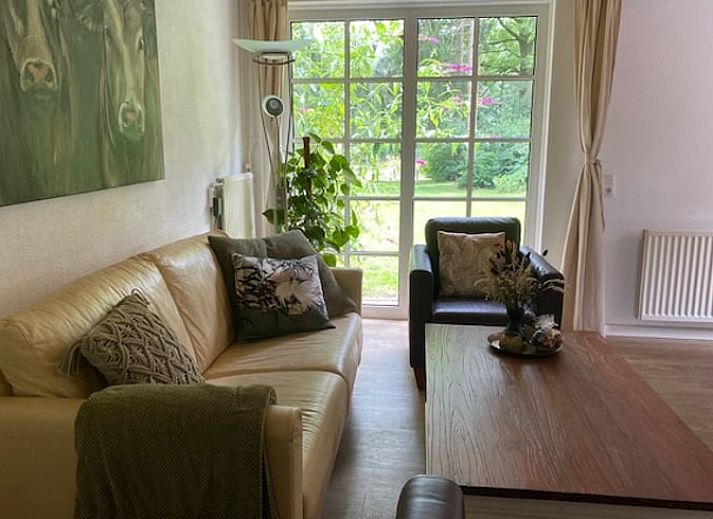 Gemuetliches Ferienhaus in Holten, Salland, umgeben von verschneiter Natur in Overijssel, ideal fuer einen Winterurlaub.