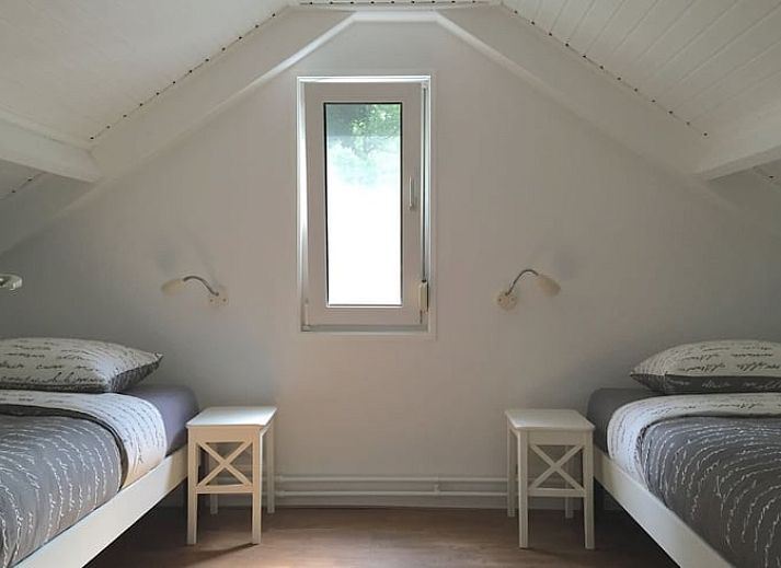 Charmantes Ferienhaus in Holten, Overijssel, umgeben von viel Gruen mit einer einladenden Terrasse zum Entspannen in der Natur.