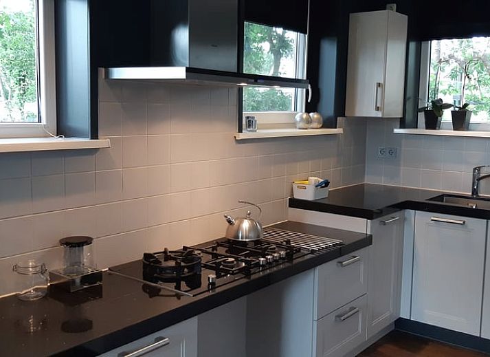 Geniet van de rust in het Huisje in Holten, een sfeervol vakantiehuis in Salland, Overijssel met een ruim terras omgeven door natuur.