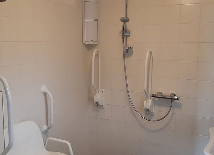 Geniet van het prachtige uitzicht op de groene velden vanuit Huisje in Holten, een vakantiehuis in het serene Salland, Overijssel.