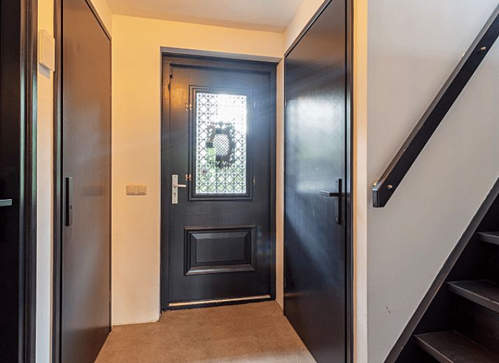 Cottage in Holten, ein charmantes Ferienhaus in Salland, Overijssel, mit Reetdach und Terrasse, umgeben von ueppiger Natur.