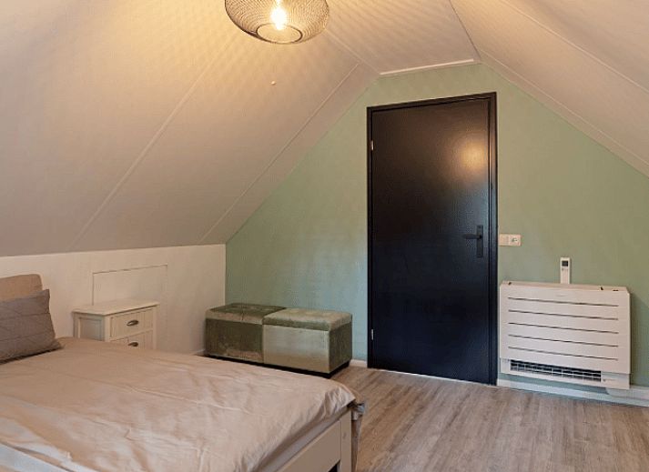 Cottage in Holten, ein charmantes Ferienhaus in Salland, Overijssel, mit Reetdach und Terrasse, umgeben von ueppiger Natur.