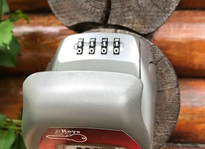 Sfeervolle avondverlichting bij Vakantiehuisje in Holten, gelegen in de natuur van Salland, Overijssel. Perfecte plek voor ontspanning.