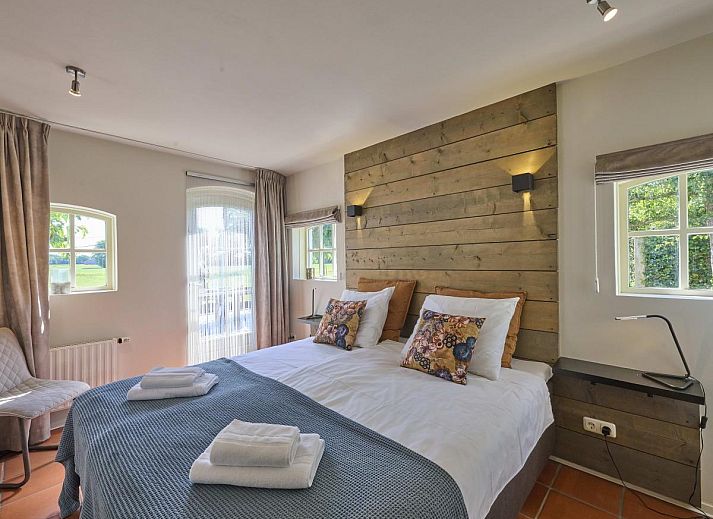 Geniessen Sie die Sauna in Pure Rust, einem luxurioesen Ferienhaus in Holten, Overijssel, fuer ultimative Entspannung.