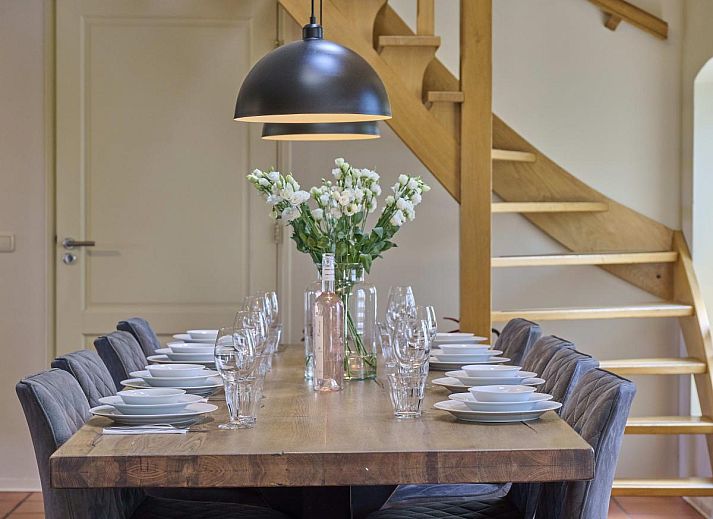 Geniessen Sie die Sauna in Pure Rust, einem luxurioesen Ferienhaus in Holten, Overijssel, fuer ultimative Entspannung.