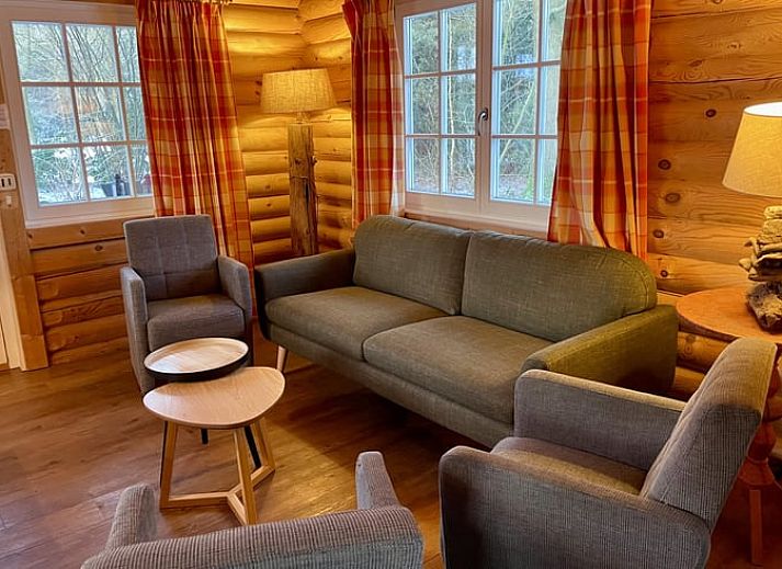 Enjoy peace and quiet at Huisje in Holten, a charming vacation home in green Salland, Overijssel, surrounded by nature.