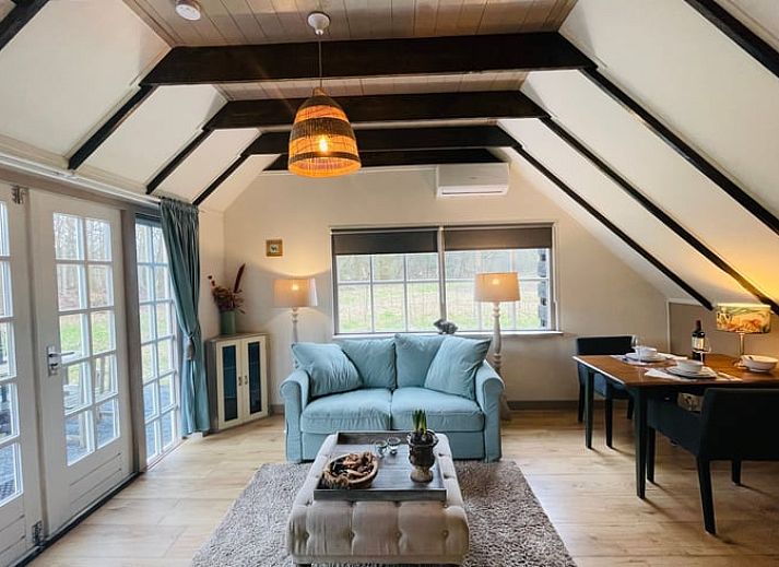 Buitenzijde van Vakantiehuisje in Wijhe, Salland met terras en groene omgeving in Overijssel.