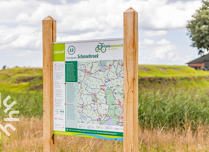 Ferienhaus OV243 in Luttenberg, Overijssel mit sonniger Terrasse und gruener Umgebung.