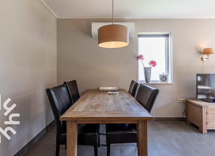 Spielplatz und Picknicktische im Ferienhaus OV243 in Luttenberg, Salland.