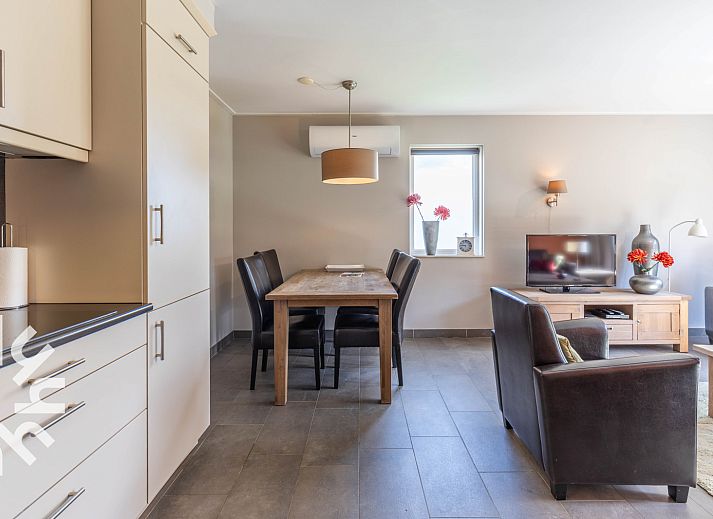 Wanderweg in der Naehe des Ferienhauses OV243 in Luttenberg, umgeben von Natur.