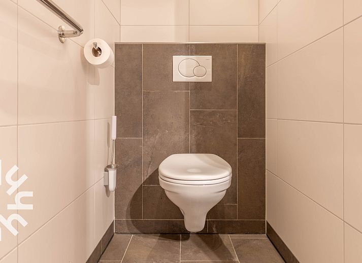 Wanderweg in der Naehe des Ferienhauses OV243 in Luttenberg, umgeben von Natur.