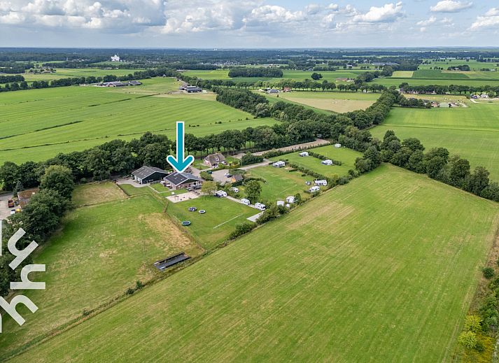 Luftaufnahme der Landschaft um das Ferienhaus OV243 in Luttenberg, Overijssel.